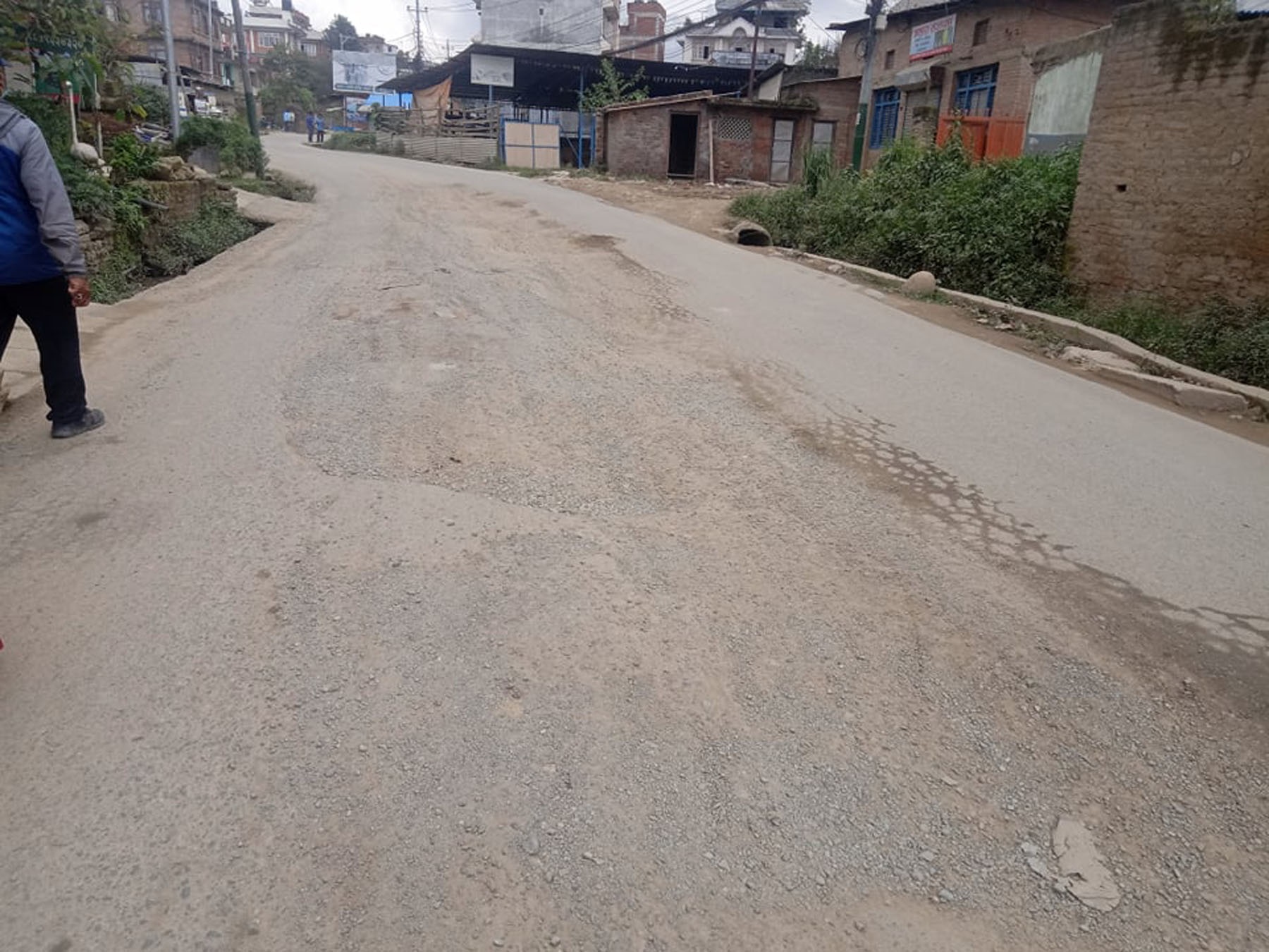छ महिनामै उप्कियो कालोपत्र, वर्षा रोकिएपछि त्रुटि सच्याइने