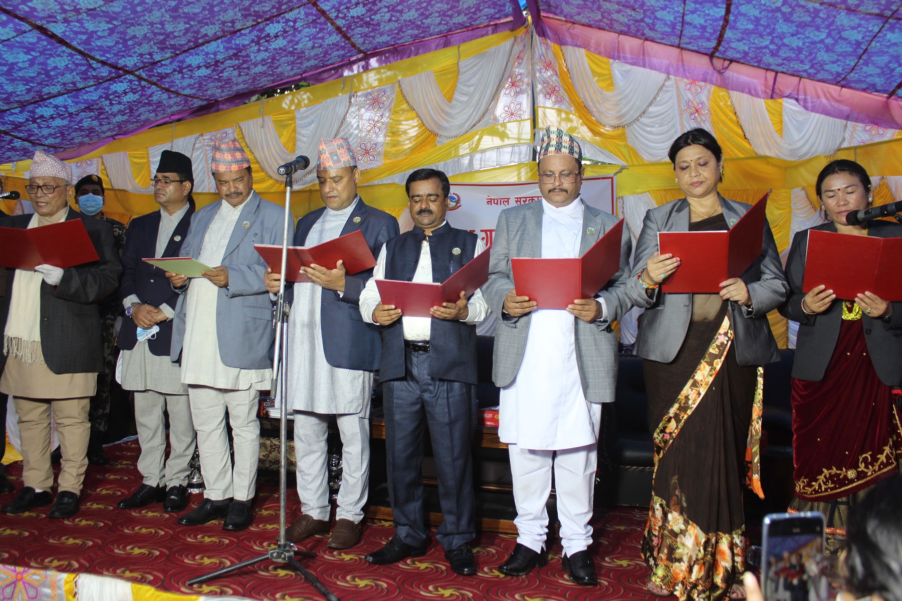 लुम्बिनी प्रदेशमा मुख्यमन्त्रीसहित सात मन्त्रीले लिए शपथ (भिडियो रिपोर्टसहित)