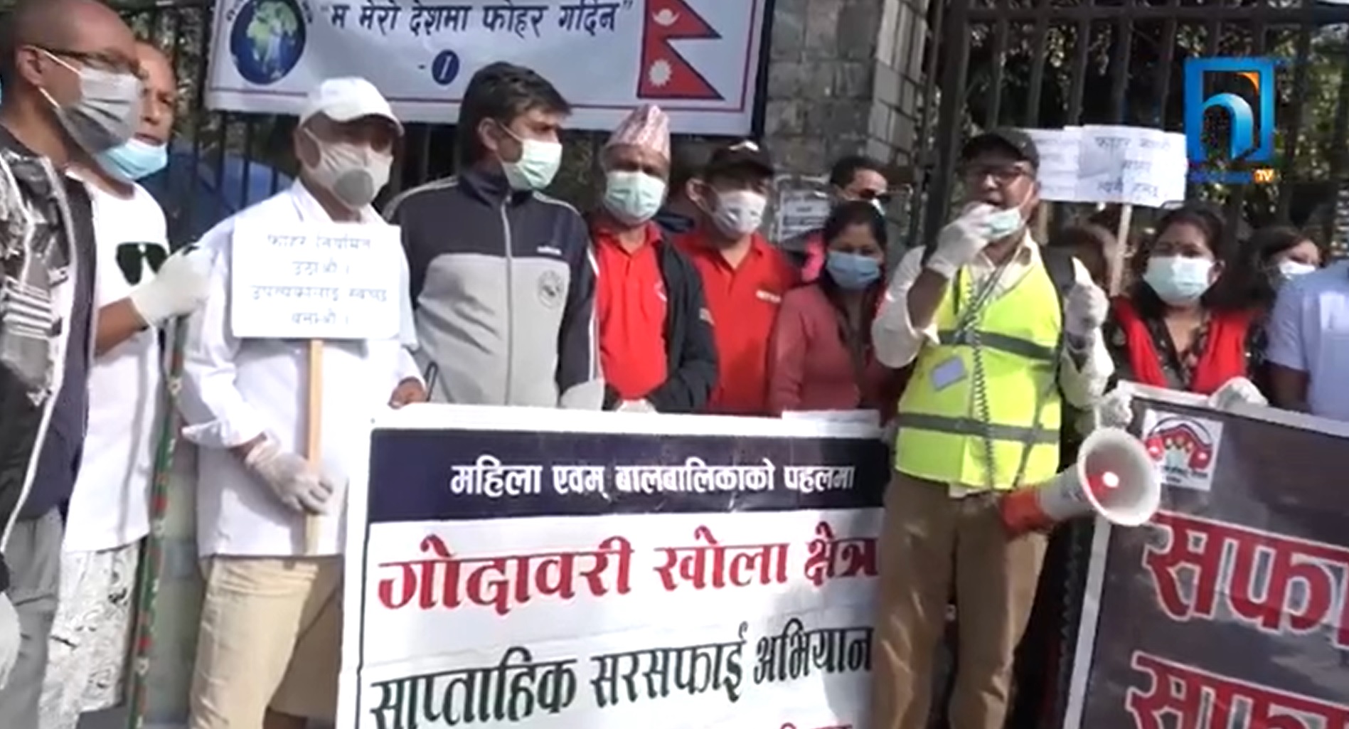 काठमाडौंको फोहोर उठाउन नागरिक अभियन्ताहरु सक्रिय (भिडियो रिपोर्टसहित)