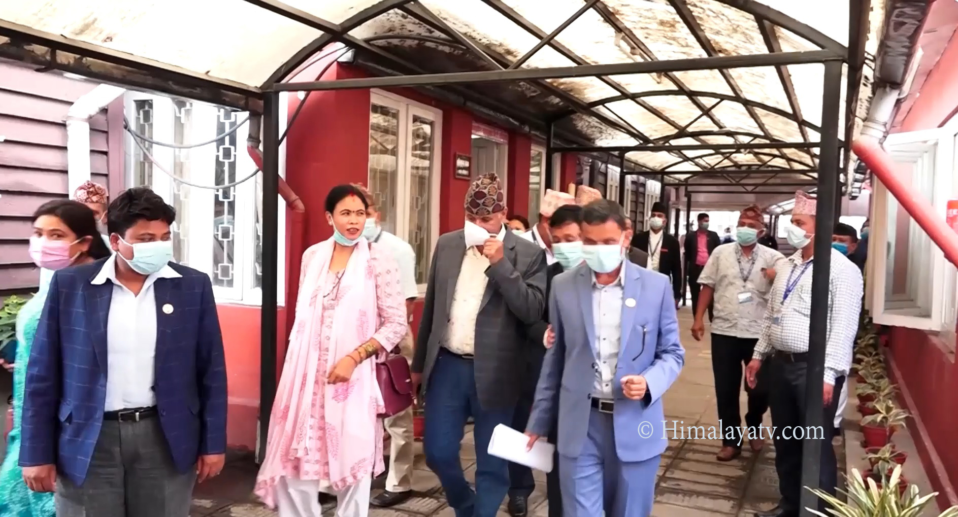 १४ जना सांसदलाई पदमुक्त गर्न माग गर्दै एमाले सांसद सभामुखको कार्यकक्षमा