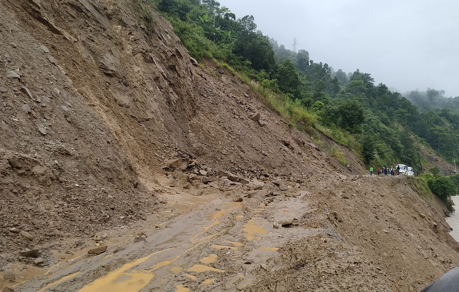 हेलम्बु राजमार्ग अवरुद्ध