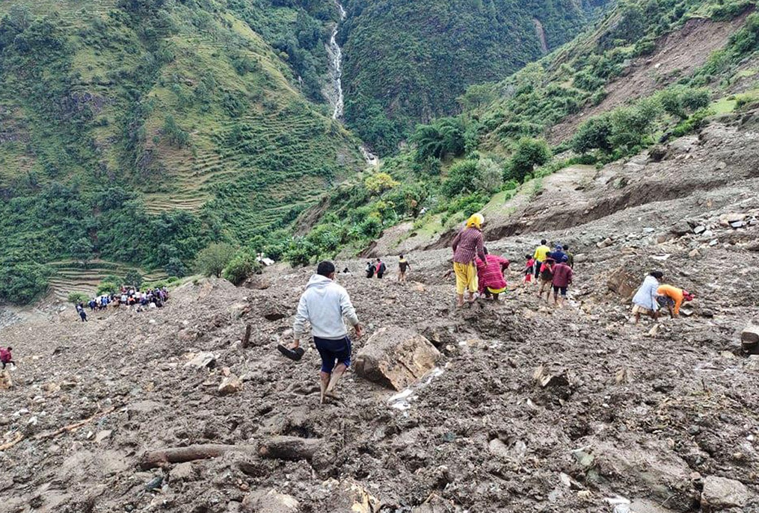 सुदूरपश्चिममा बाढीपहिरोबाट मृत्यु हुनेको सङ्ख्या ३५ पुग्यो, २३ जना अझै बेपत्ता