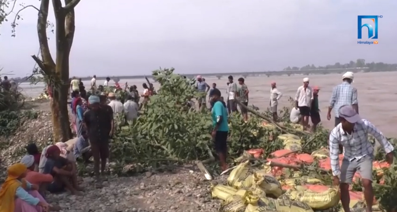 कर्णालीको बाढी पस्दा करिब ५ हजार स्थानीय बासिन्दा बिचल्लीमा (भिडियो रिपोर्टसहित)