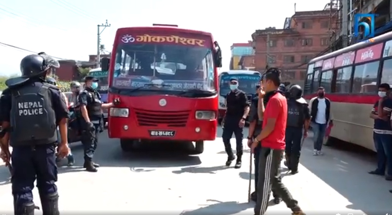 यातायात व्यवसायीकाे आन्दाेलनले यात्रु मारमा (भिडियो रिपोर्टसहित)