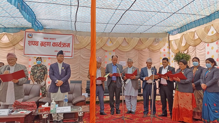 लुम्बिनी प्रदेशमा जम्बो मन्त्रिमण्डल, ६ मन्त्री र चार राज्यमन्त्रीले लिए शपथ