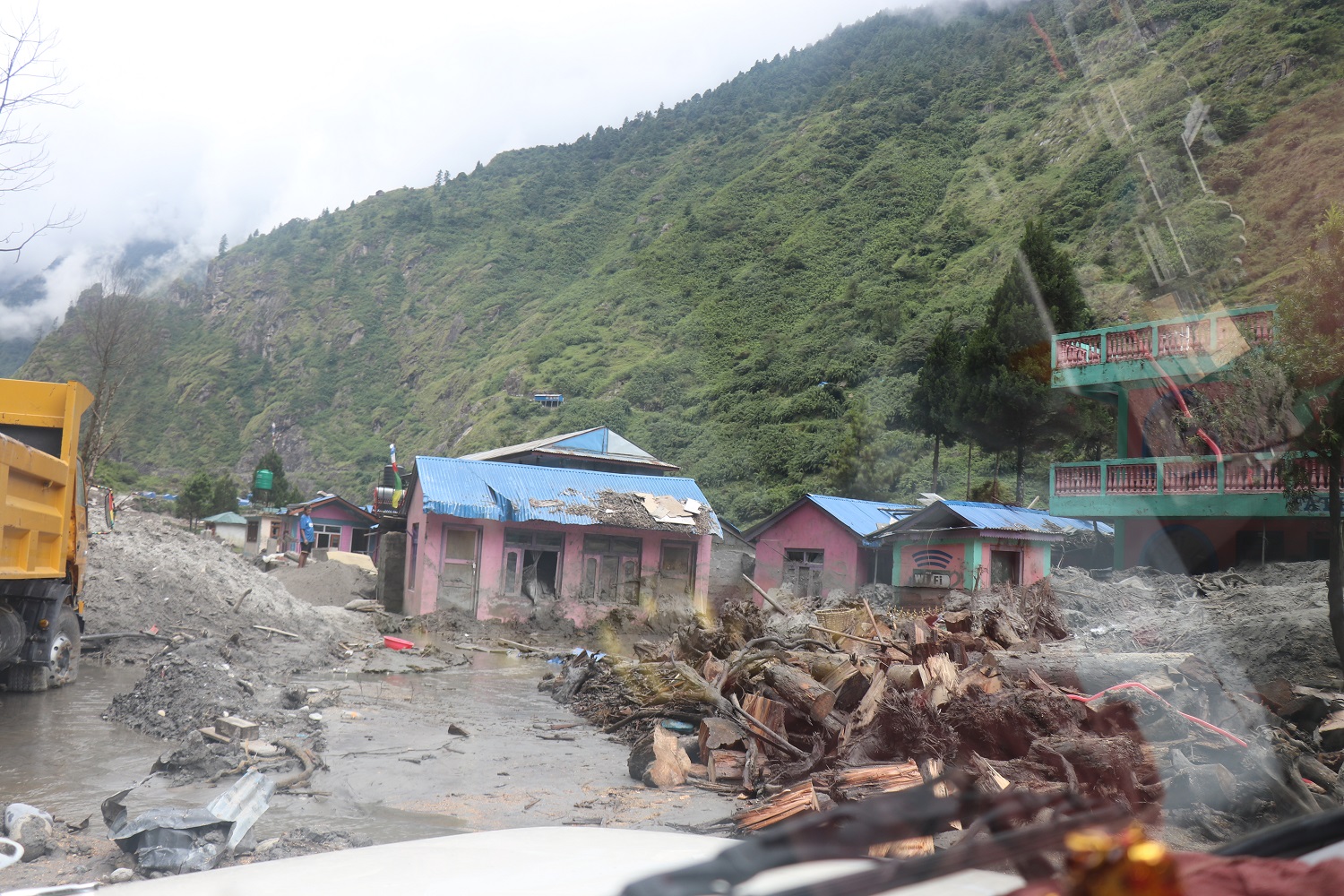 बगर पन्छाएर घर बस्ने तयारीमा मनाङको तालगाउँवासी