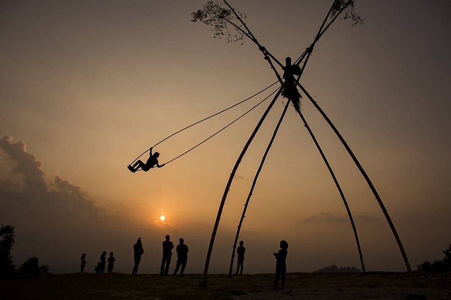 हराउँदै पिङ संस्कृति