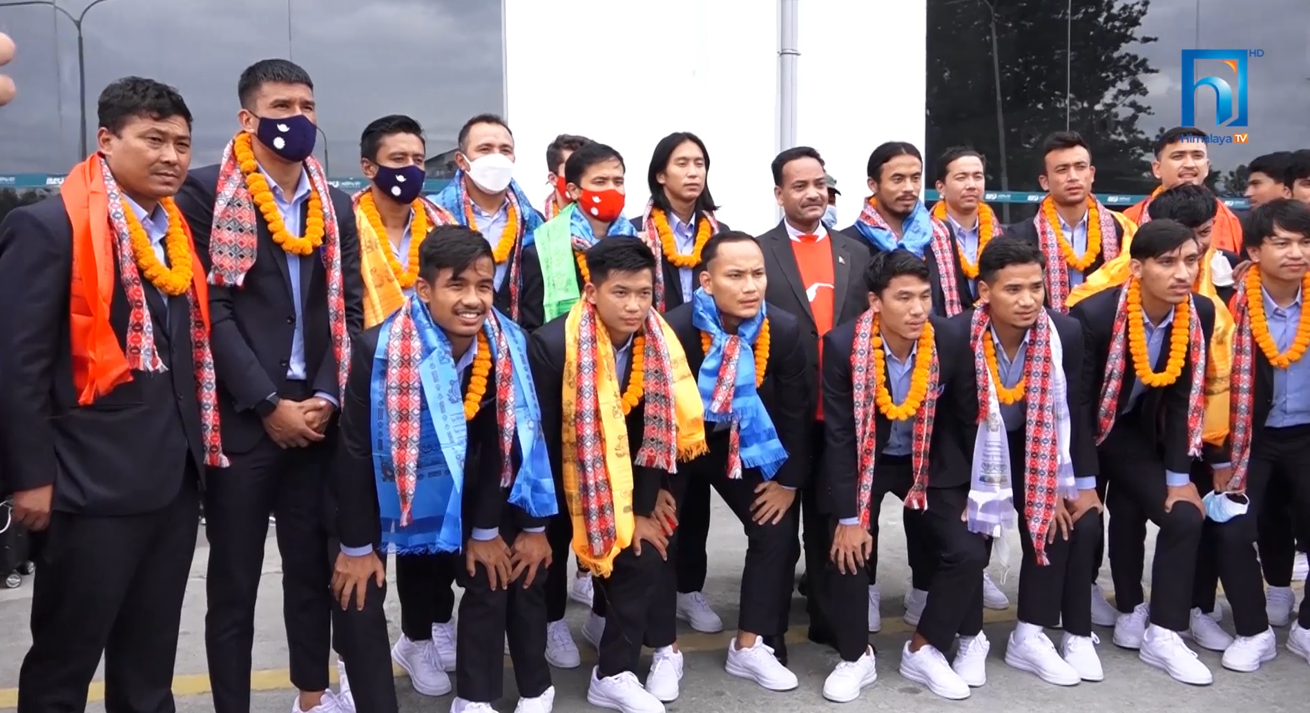 साफ उपविजेता नेपाली फुटबल टोली स्वदेश फिर्ता, विमानस्थलमा भव्य स्वागत (भिडियो रिपोर्टसहित