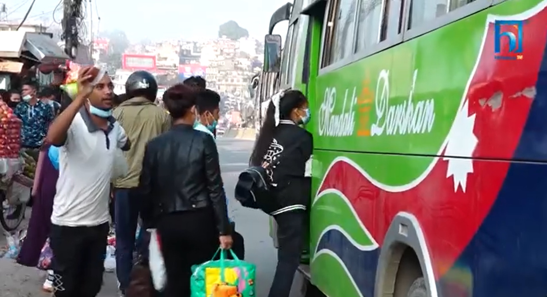 दशैं मनाउन काठमाडौं छाड्नेको चाप बढ्दो, टिकट नपाएको यात्रुको गुनासो (भिडियो रिपोर्टसहित)
