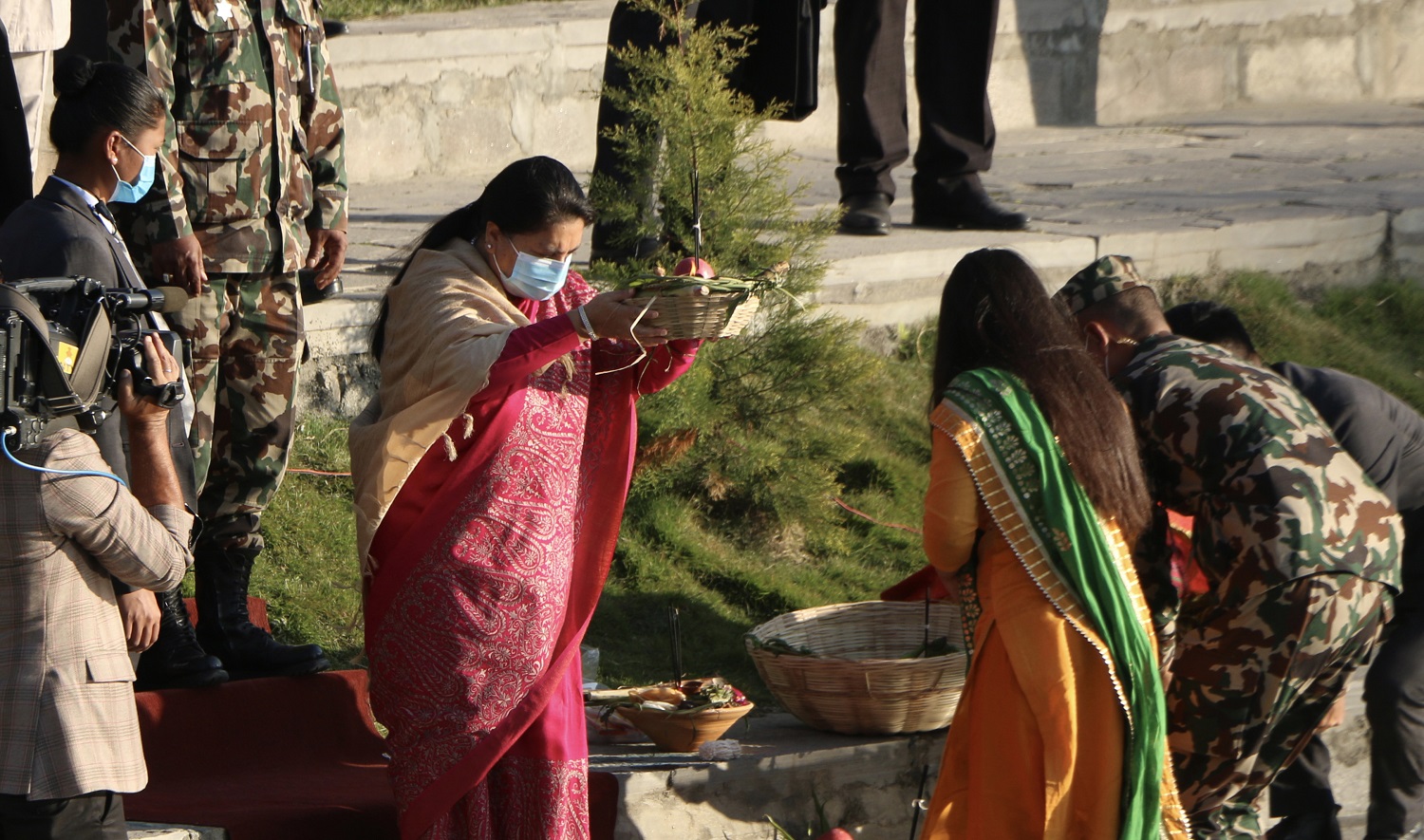 राष्ट्रपति विद्यादेवी भण्डारीद्वारा छठीमाताको पूजा अर्चना