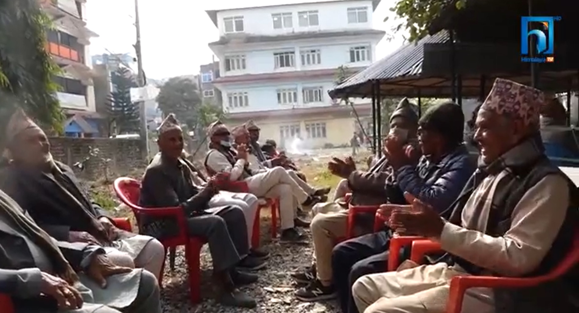 जेष्ठ नागरिक चौतारीले दिएको खुशी (भिडियो रिपोर्टसहित)