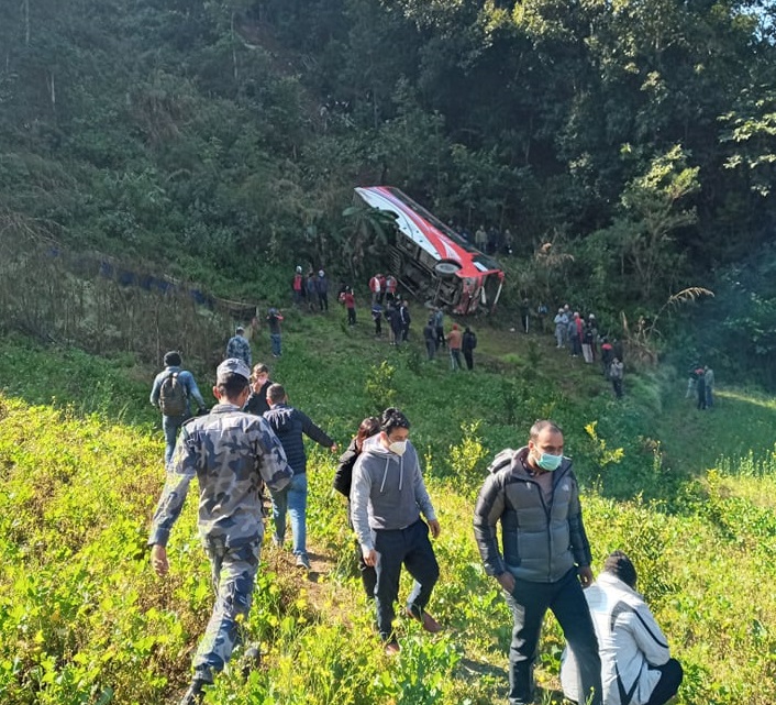 पाल्पामा भएको बस दुर्घटनामा सात जनाको मृत्यु, आठ जना घाइते