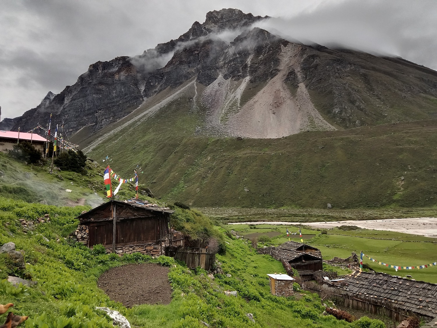 हिमपात र सञ्चार अभावले पिरोलिएको याङ्मा