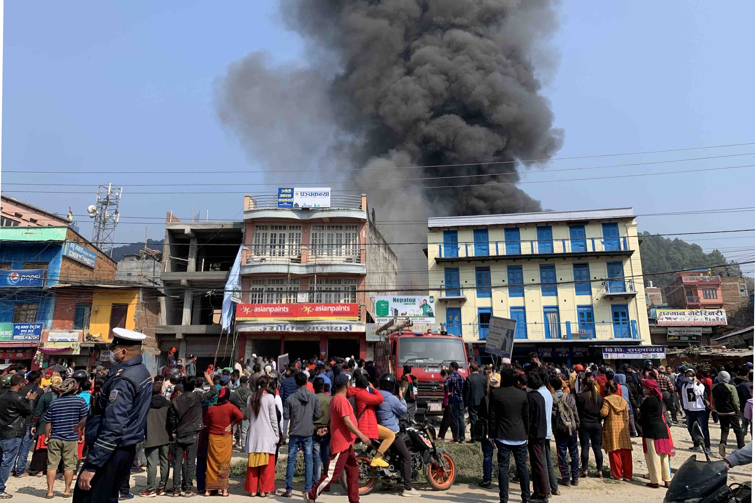 तनहुँको दमौलीमा भीषण आगलागी, नियन्त्रणको प्रयास जारी