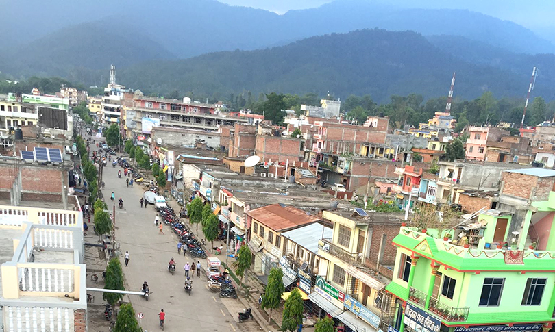 वीरेन्द्रनगरमा उम्मेदवारलाई मतदाताको प्रश्न  : घण्टाघरको सुई कहिले घुम्छ ?