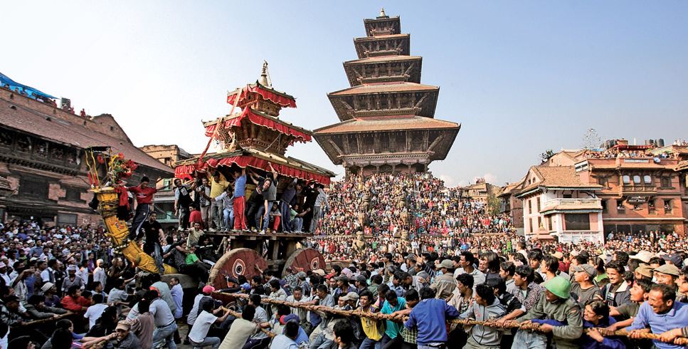 भक्तपुरमा बिस्का जात्रा  सुरु हुँदै