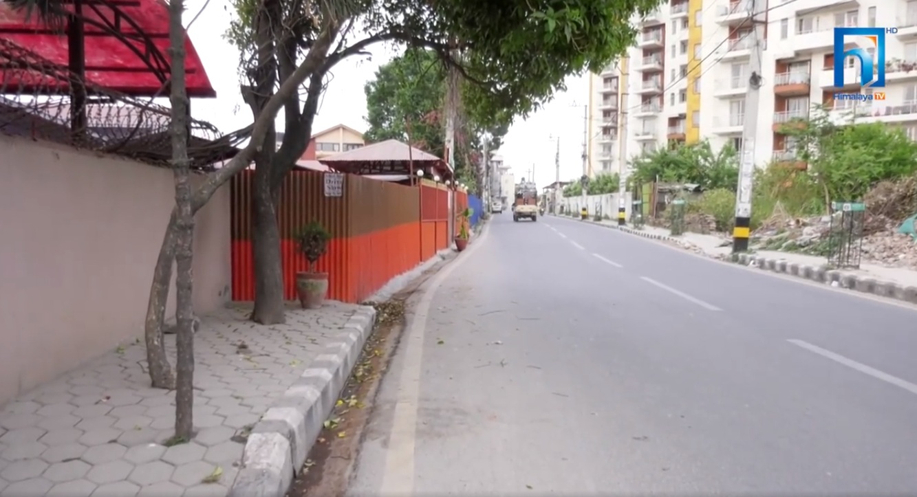 फुटपाथमा मनपरी : हिँड्न पाउँदैनन् पैदलयात्रु (भिडियो रिपोर्टसहित)