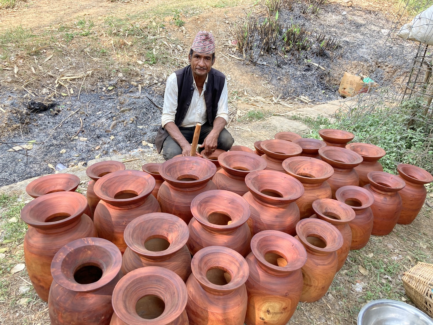 चैते दसैँ सकियो, बिकेनन् ठेकाठेकी