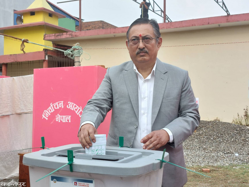 गृहमन्त्री बालकृष्ण खांणले गरे मतदान