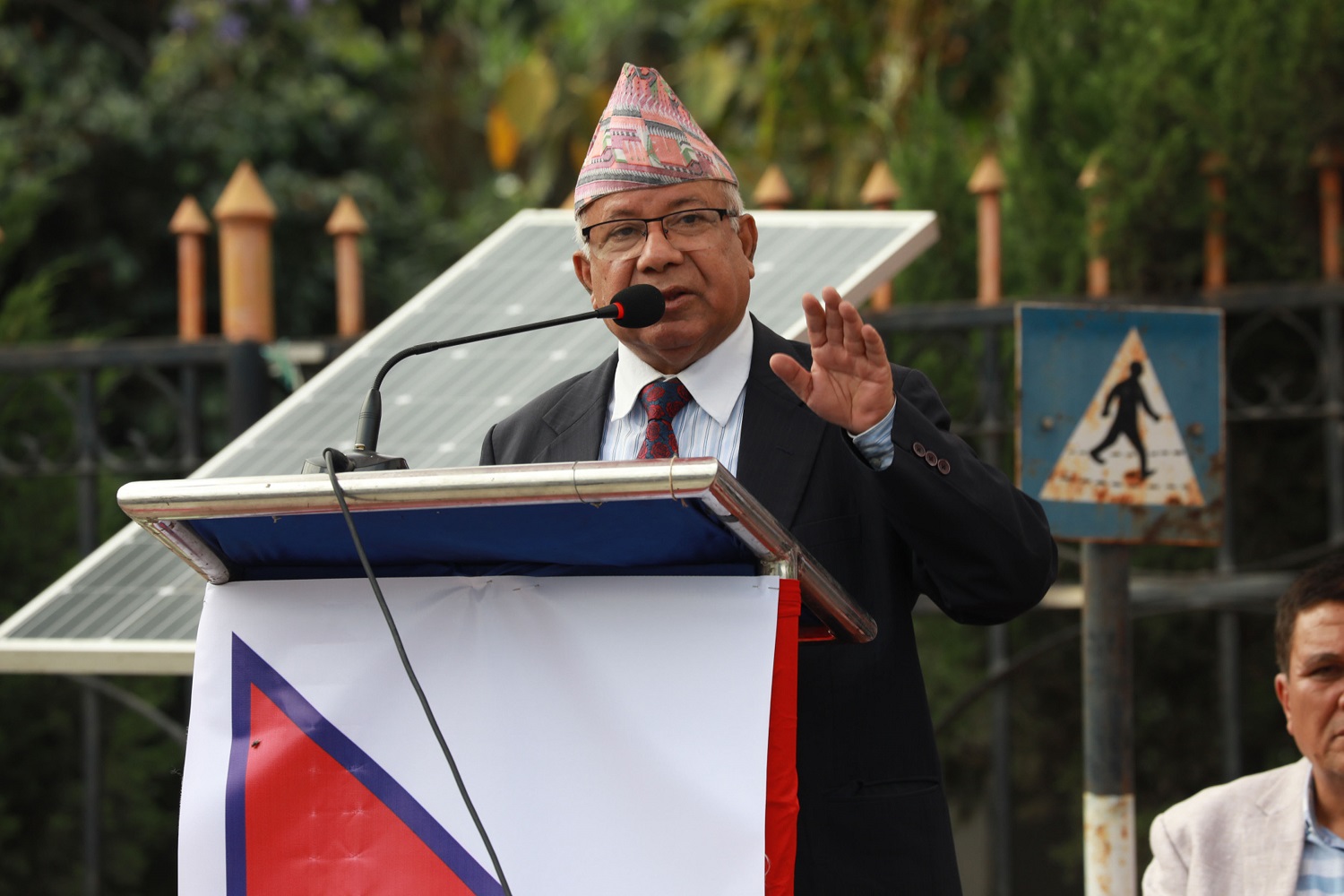 संयुक्तरुपमा मतदाताको घर घरमा जानुस् : अध्यक्ष नेपाल