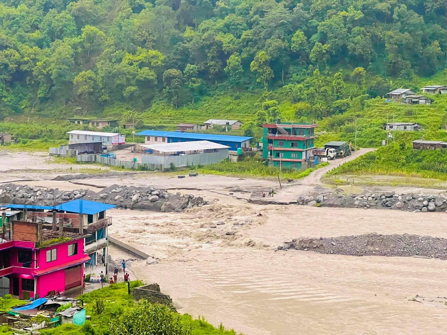 मेलम्ची क्षेत्रमा यातायात आवागमन कठिन बन्दै