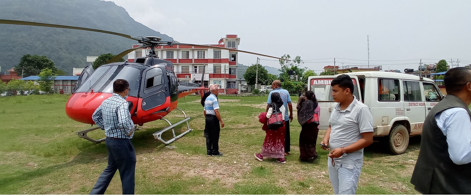 सडक भासिएपछि बिरामीलाई हेलिकोप्टरबाट काठमाडौँ लगियो