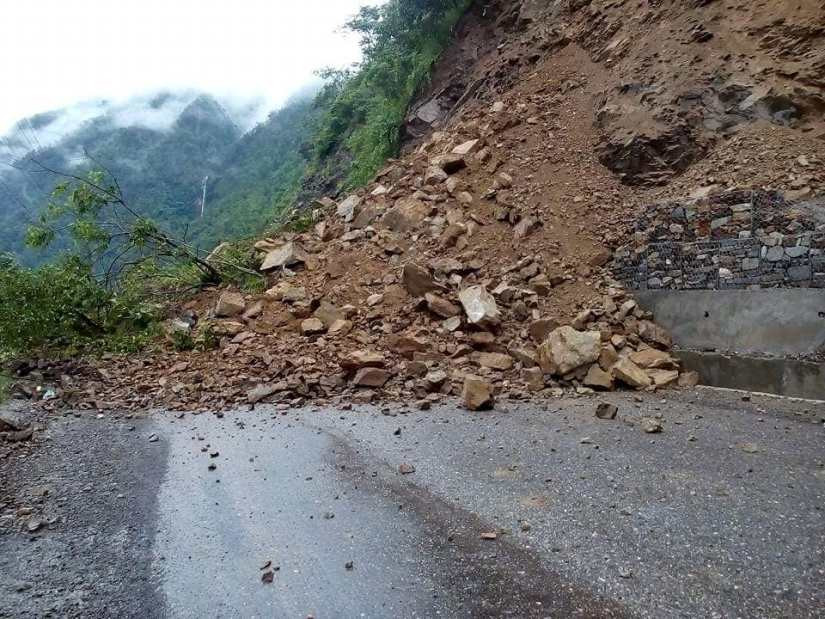 पूर्वपश्चिम राजमार्गको नवलपुर खण्ड अवरुद्ध