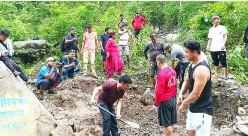 नगरप्रमुख साम्पाङको श्रमदान अभियान, विकासमा जनता जोड्ने उत्तम फर्मुला