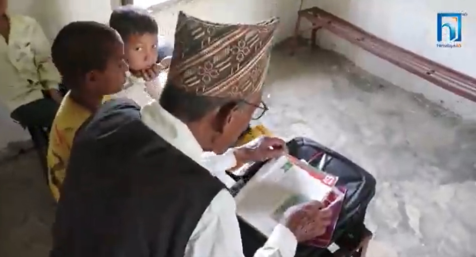 पाँच कक्षामा ६१ वर्षीय रिमबहादुर खड्का (भिडियो रिपोर्टसहित)