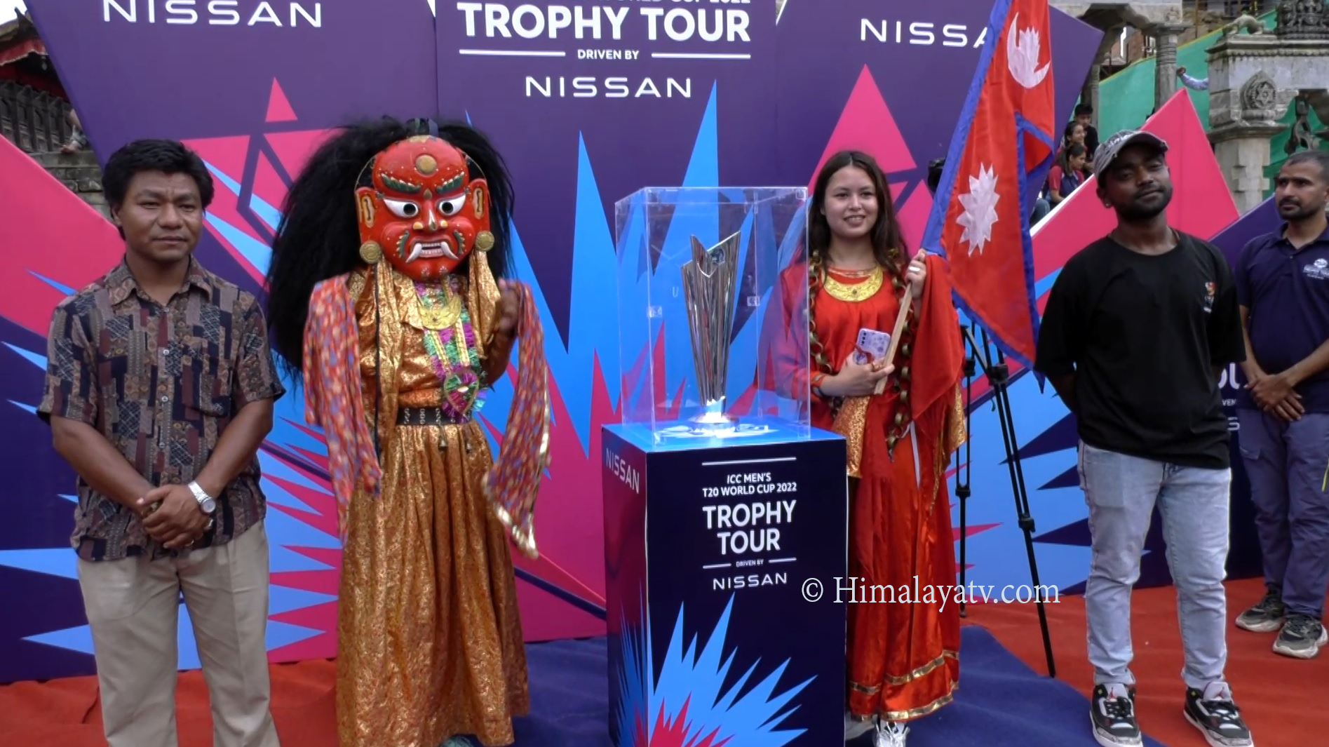 विश्वकप क्रिकेटको ट्रफी भक्तपुरमा (भिडियो रिपोर्टसहित)