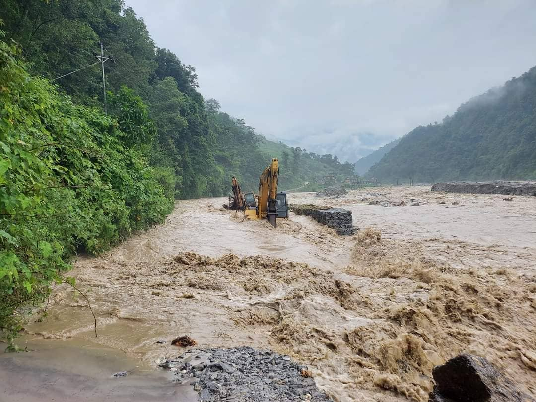 बाढीले मेलम्ची तटीय क्षेत्र जोखिममा, सतर्कता अपनाउन सुझाव