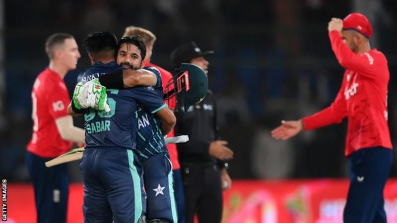 दोस्रो टी–ट्वेन्टी अन्तर्राष्ट्रिय क्रिकेटमा इङ्ग्ल्यान्डविरुद्ध पाकिस्तान विजयी