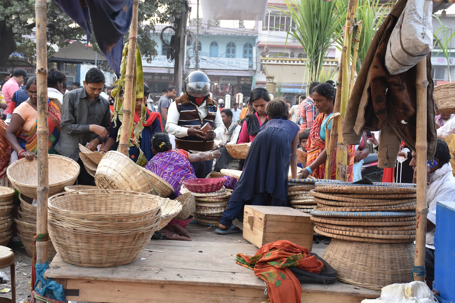 तराईमा छठको रौनक, बजारमा बढ्यो चहलपहल