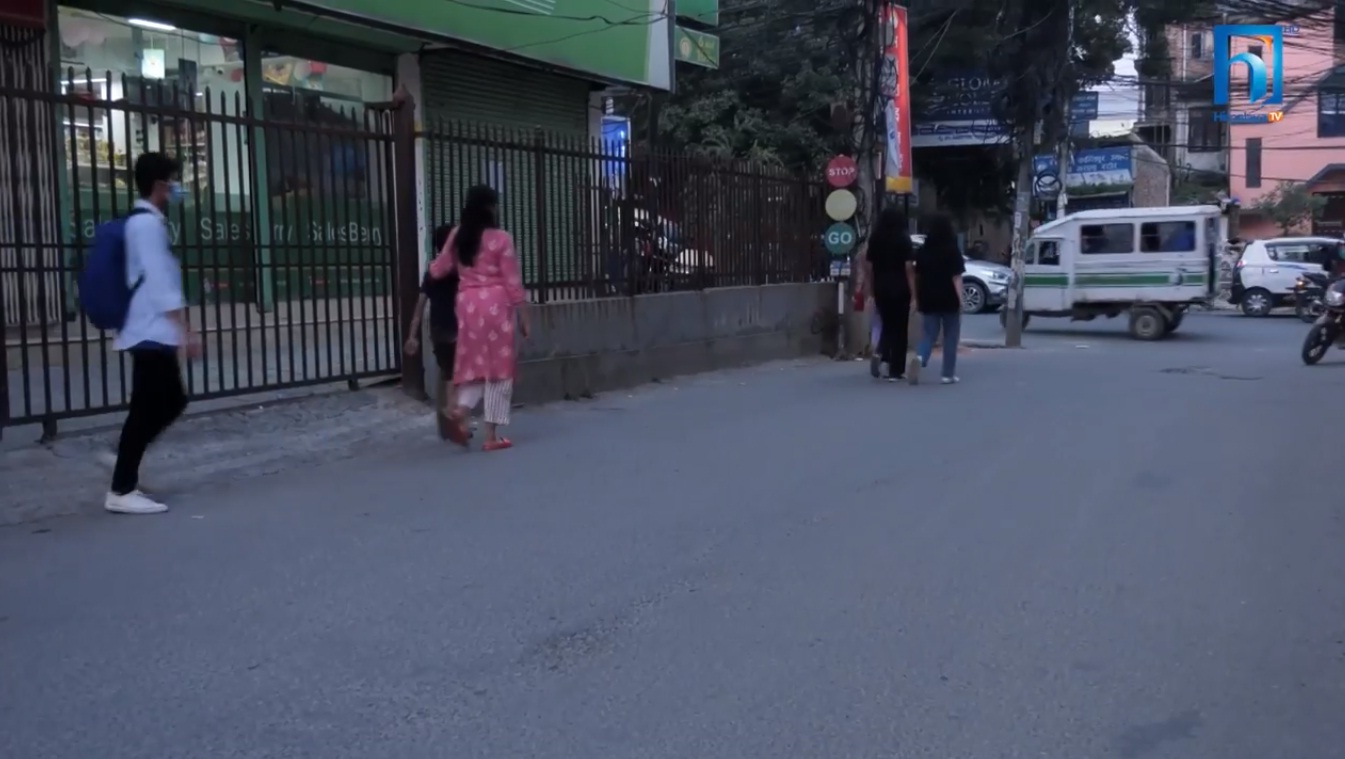 काठमाडौं सहर, जहाँ सडकका पेटी नै हराउँछन् (भिडियो रिपोर्टसहित)