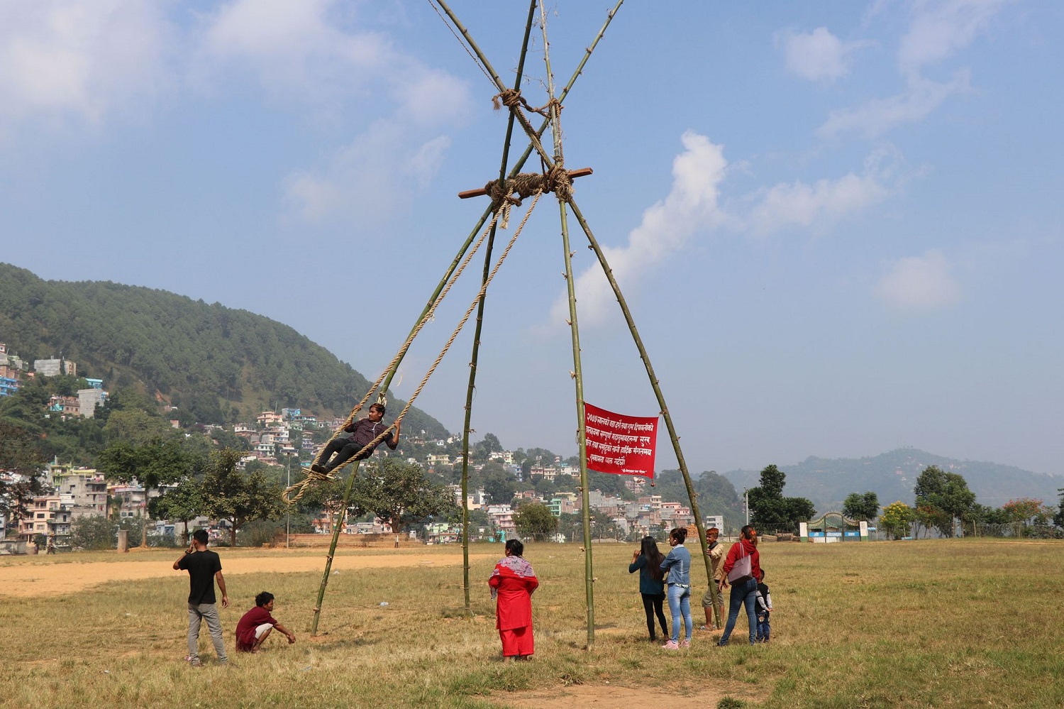 दसैँ पर्व, हराउँदै मौलिक संस्कृति