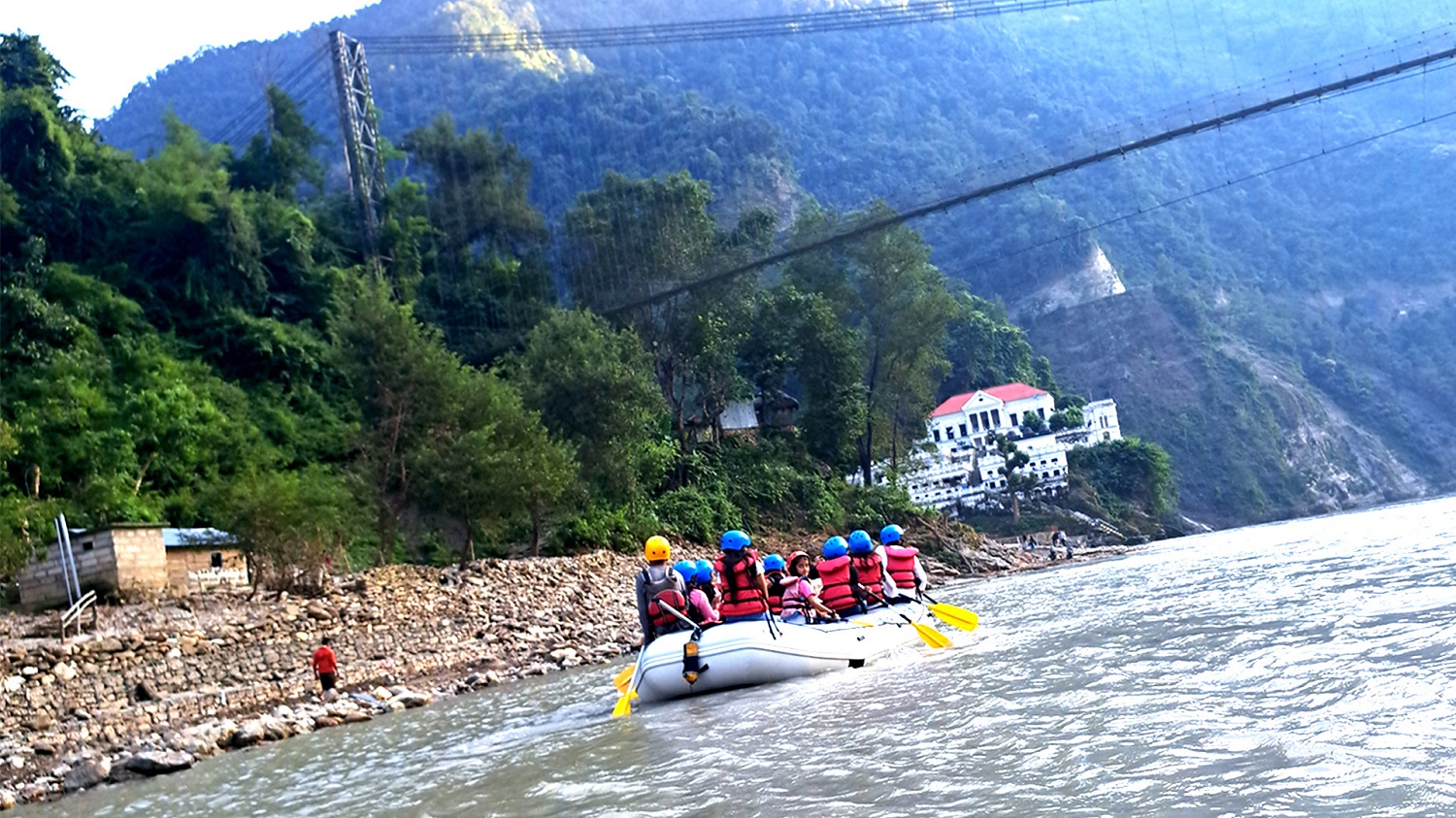 रानीमहल नियाल्दै ‘-याफ्टिङ सरर’