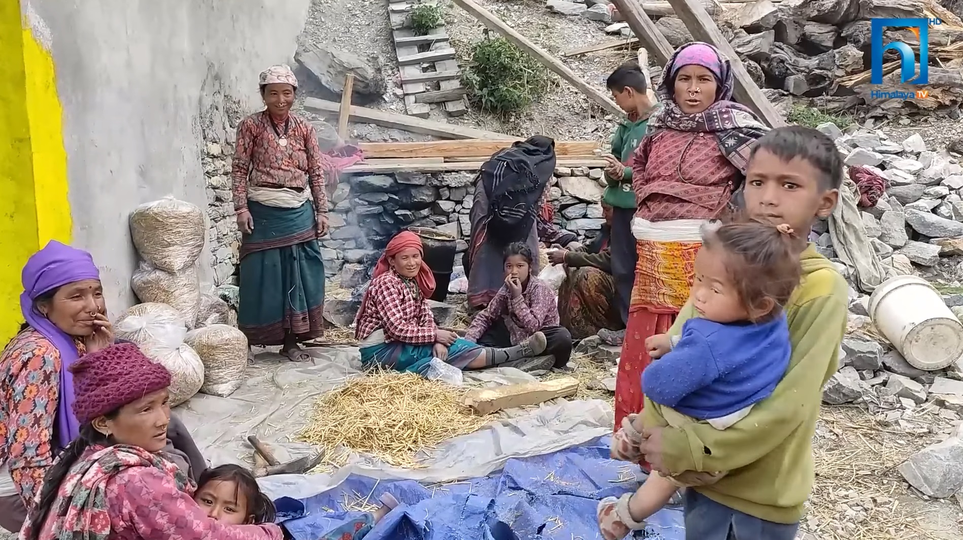 चुनावी घोषणापत्र : दलहरु महिलाको मुद्दामा कम संवेदनशील (भिडियो रिपोर्टसहित)