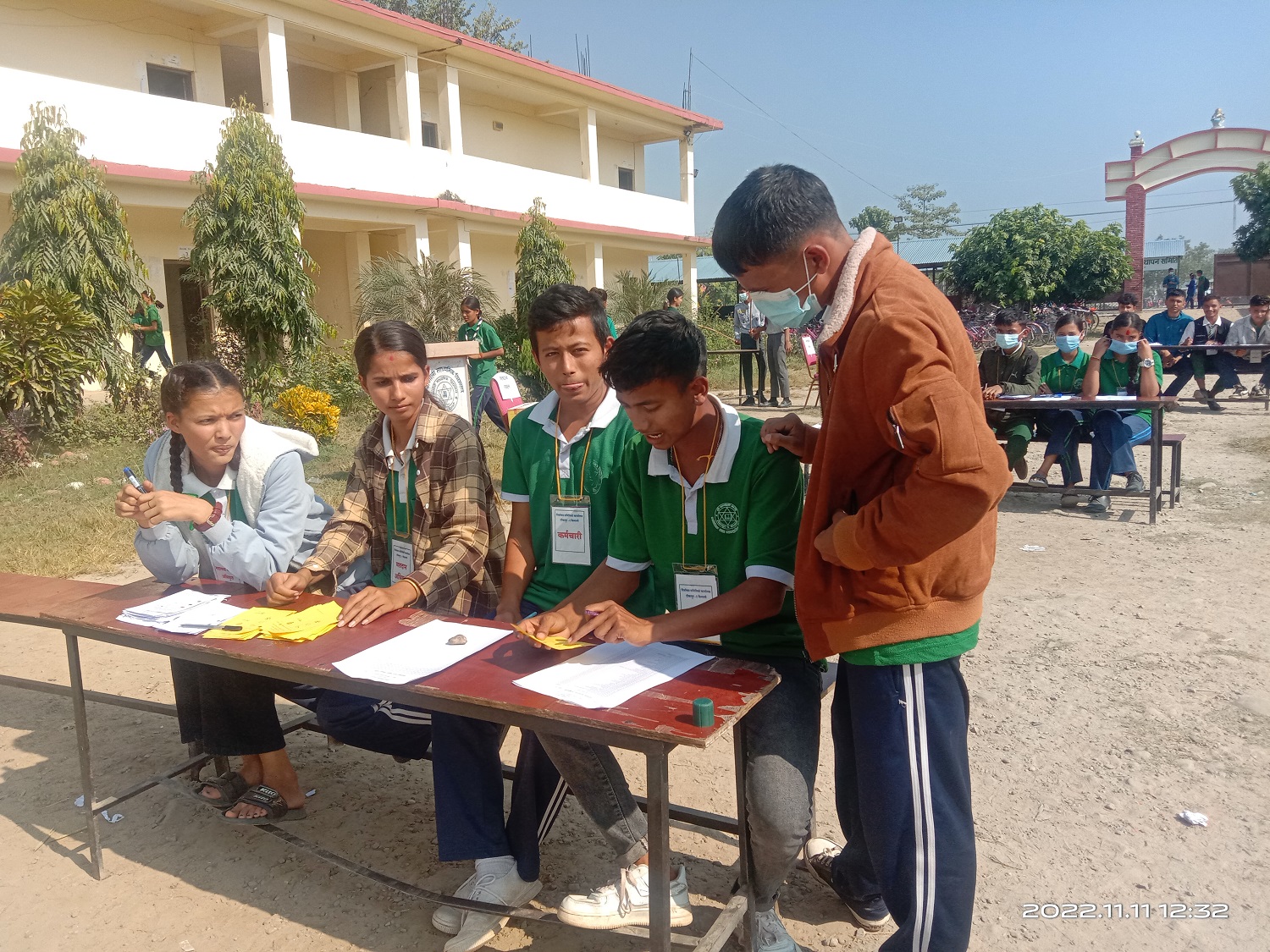 विद्यार्थीलाई नमूना मतदान भन्छन् : अभिभावकलाई सिकाउँछौँ