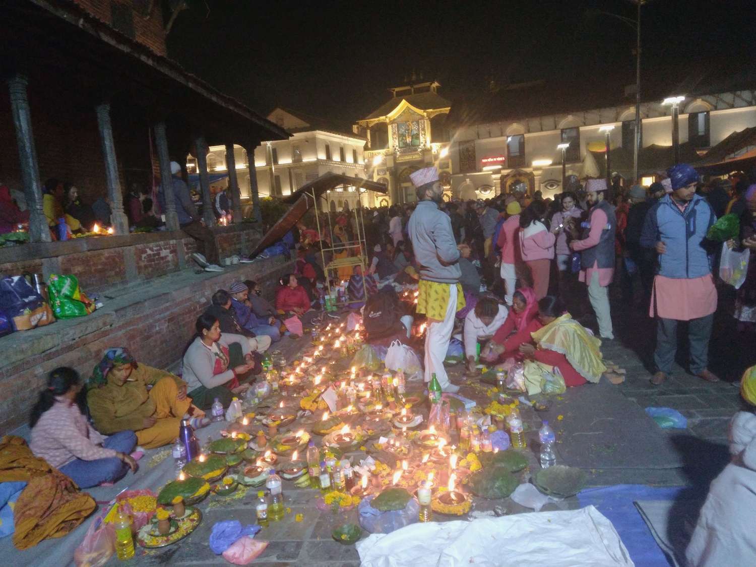 देशभरका शिवालयमा महादीपान सुरु, पशुपति क्षेत्रमा लाखौँ भक्तजन