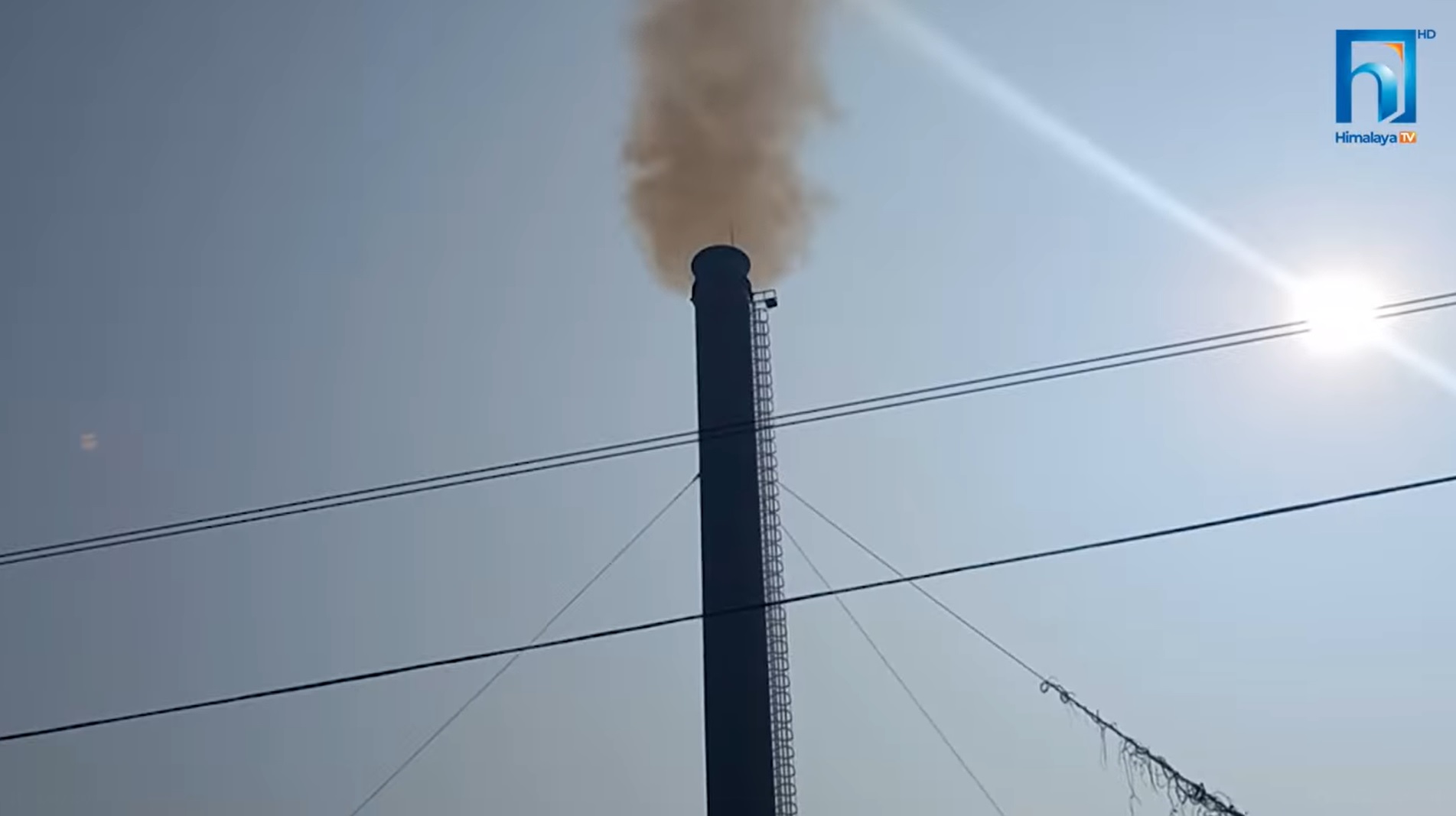 उद्योगबाट निस्किने धुँवाले वातावरण प्रदुषण गरेपछि स्थानीय हैरान (भिडियो रिपोर्टसहित)