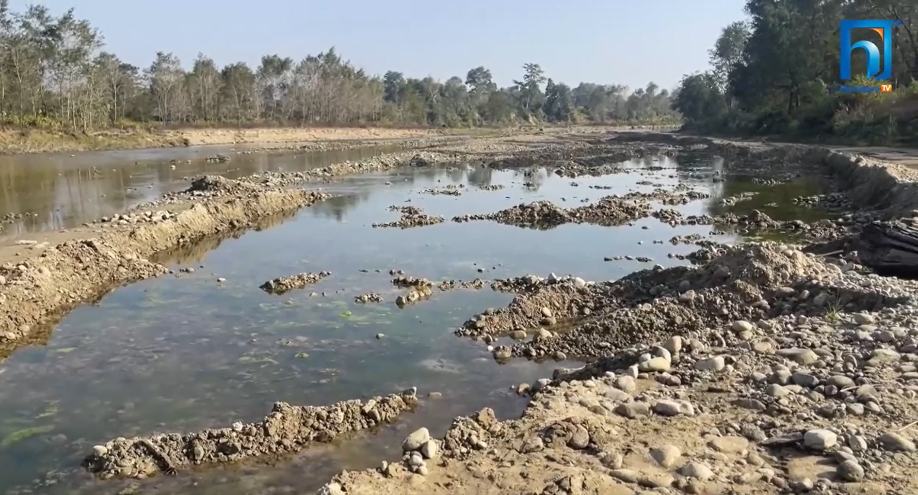 स्थानीय तह, आफै नदीको अवैध उत्खननमा संलग्न (भिडियो रिपोर्टसहित)