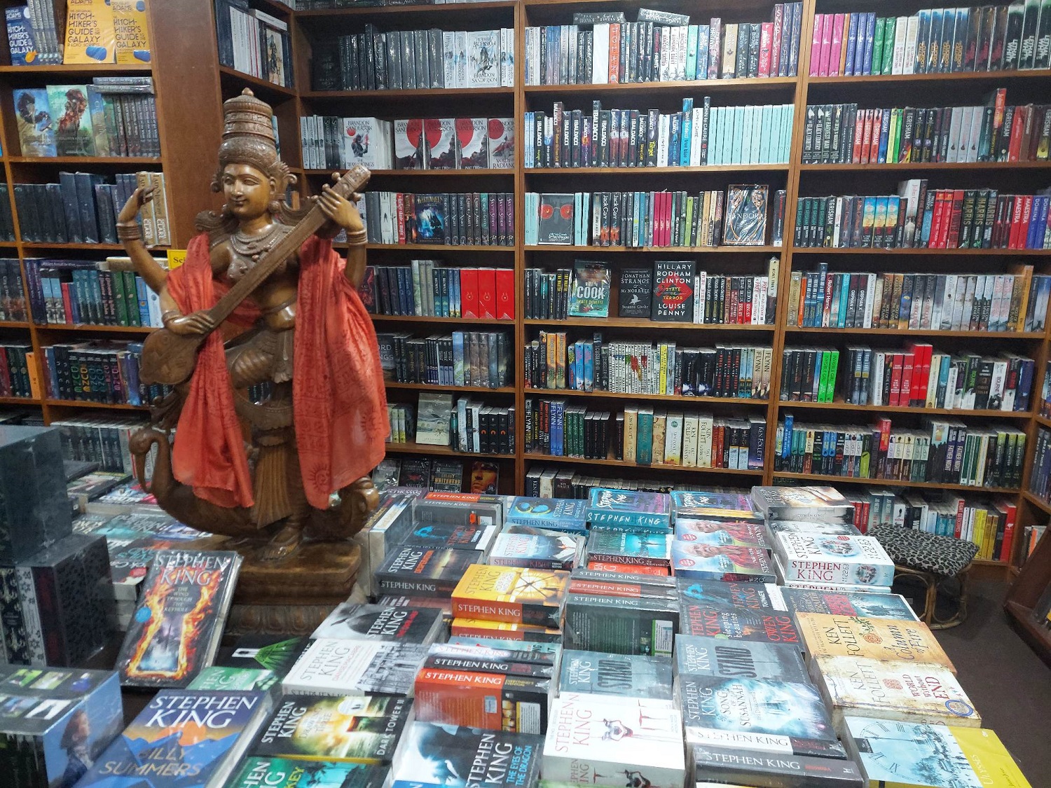 ठमेलमा पुस्तकको व्यापार बढ्दै : ‘फरगेट काठमाडौँ’ पर्यटकको रोजाइमा
