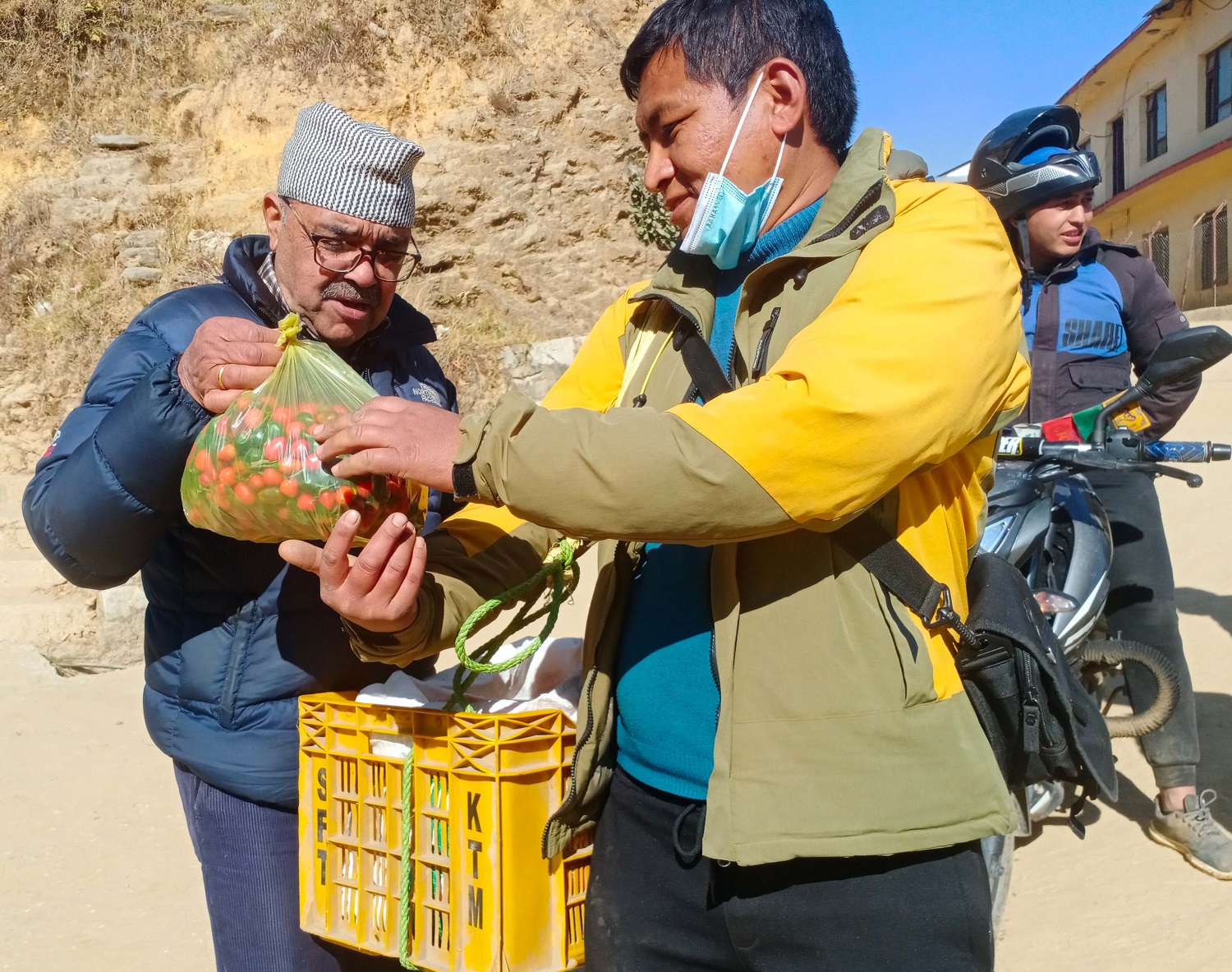 कृषि कर्मबाट वार्षिक रु २० लाख आम्दानी गर्दै गुरुङ दम्पती