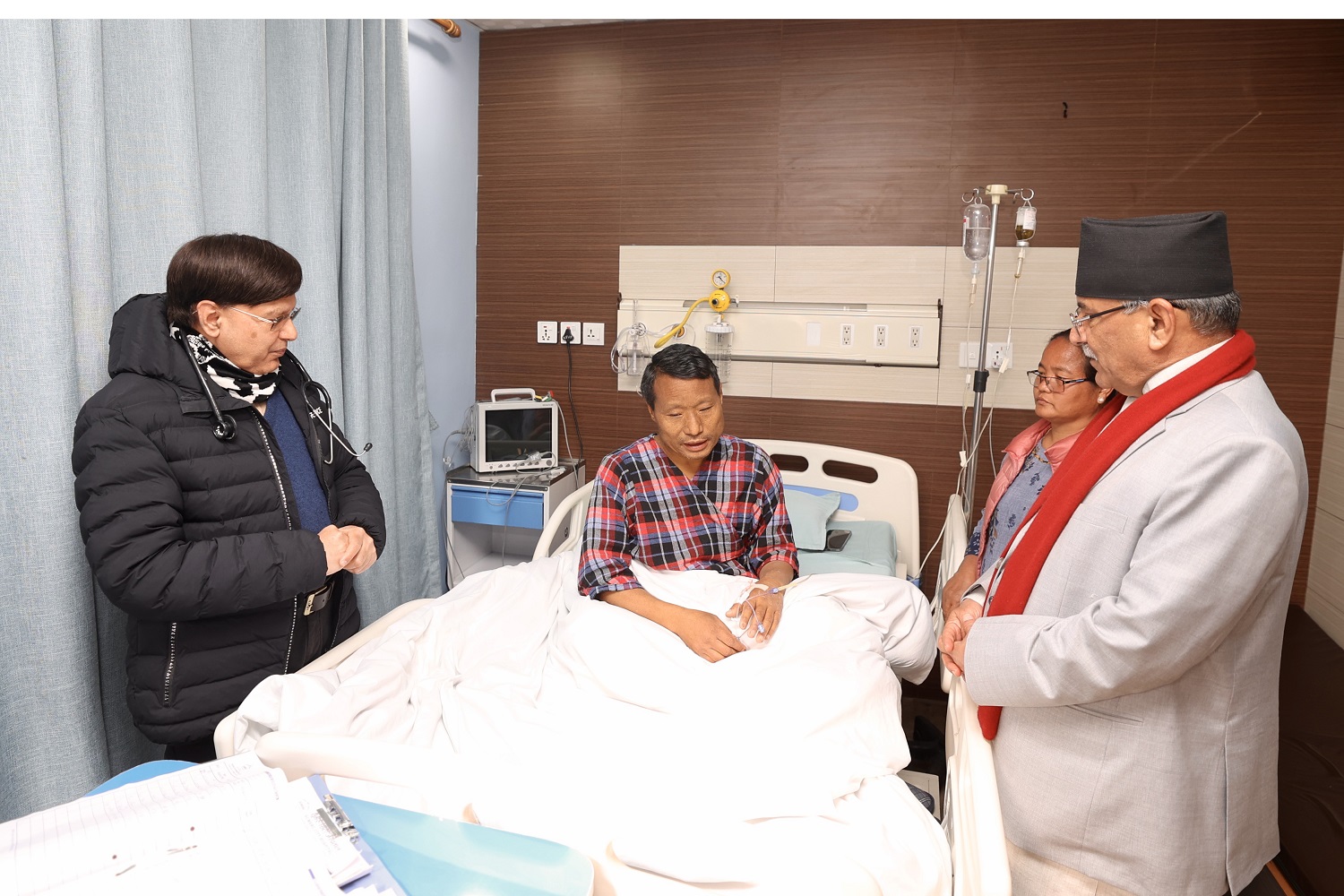 नेता पुनको स्वास्थ्य अवस्था बुझ्न प्रधानमन्त्री सुमेरु अस्पतालमा