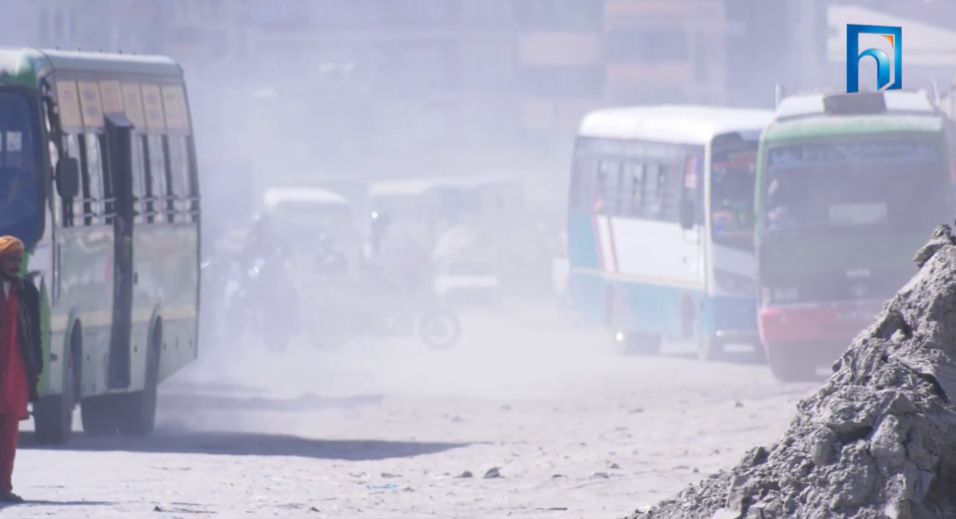 सडकको दुर्दशा, बालाजु-बसुन्धरा क्षेत्रमा सास्ती (भिडियो रिपोर्टसहित)