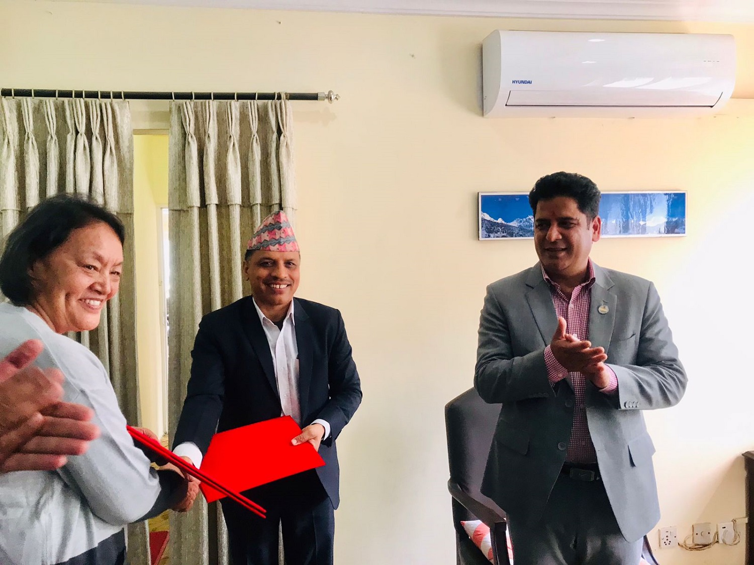 हेटौँडामा आँखाको इन्ट्रा अकुलर लेन्स उत्पादन गरिने