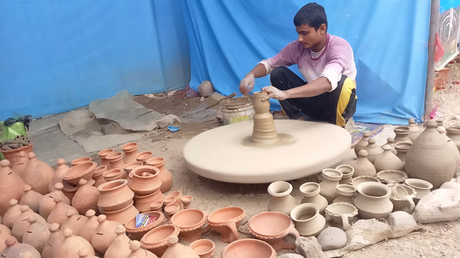 प्रदर्शनीमा सीमित हुँदै माटोका भाँडा बनाउने सीप