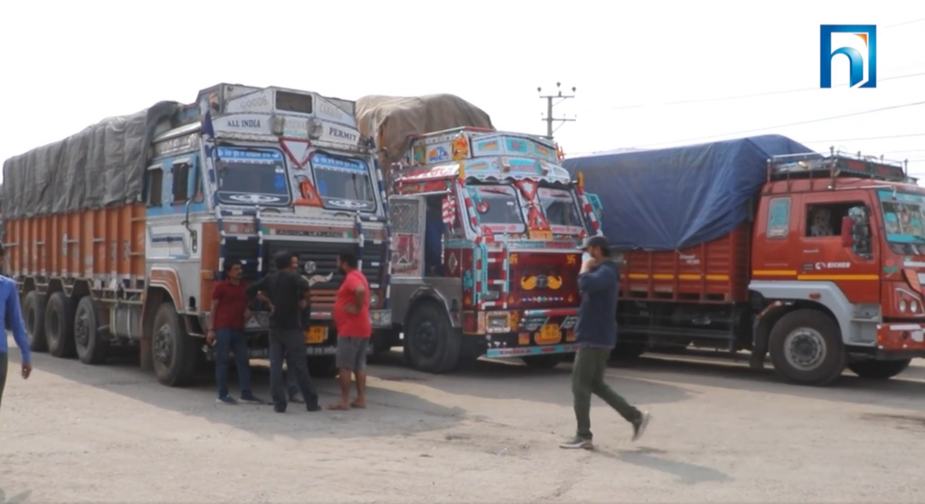ट्राफिक प्रहरीले भारतीय चालकसँग रकम असुल्ने गरेको खुलासा (भिडियो रिपोर्टसहित)