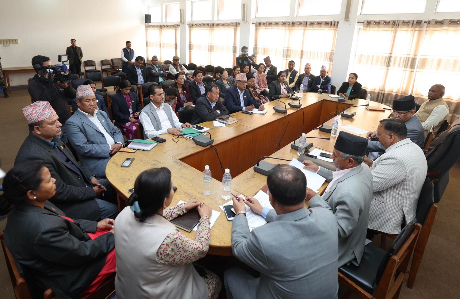 माओवादीको संसदीय दलको विधान संशोधन गर्न पाँच सदस्यीय कार्यदल गठन