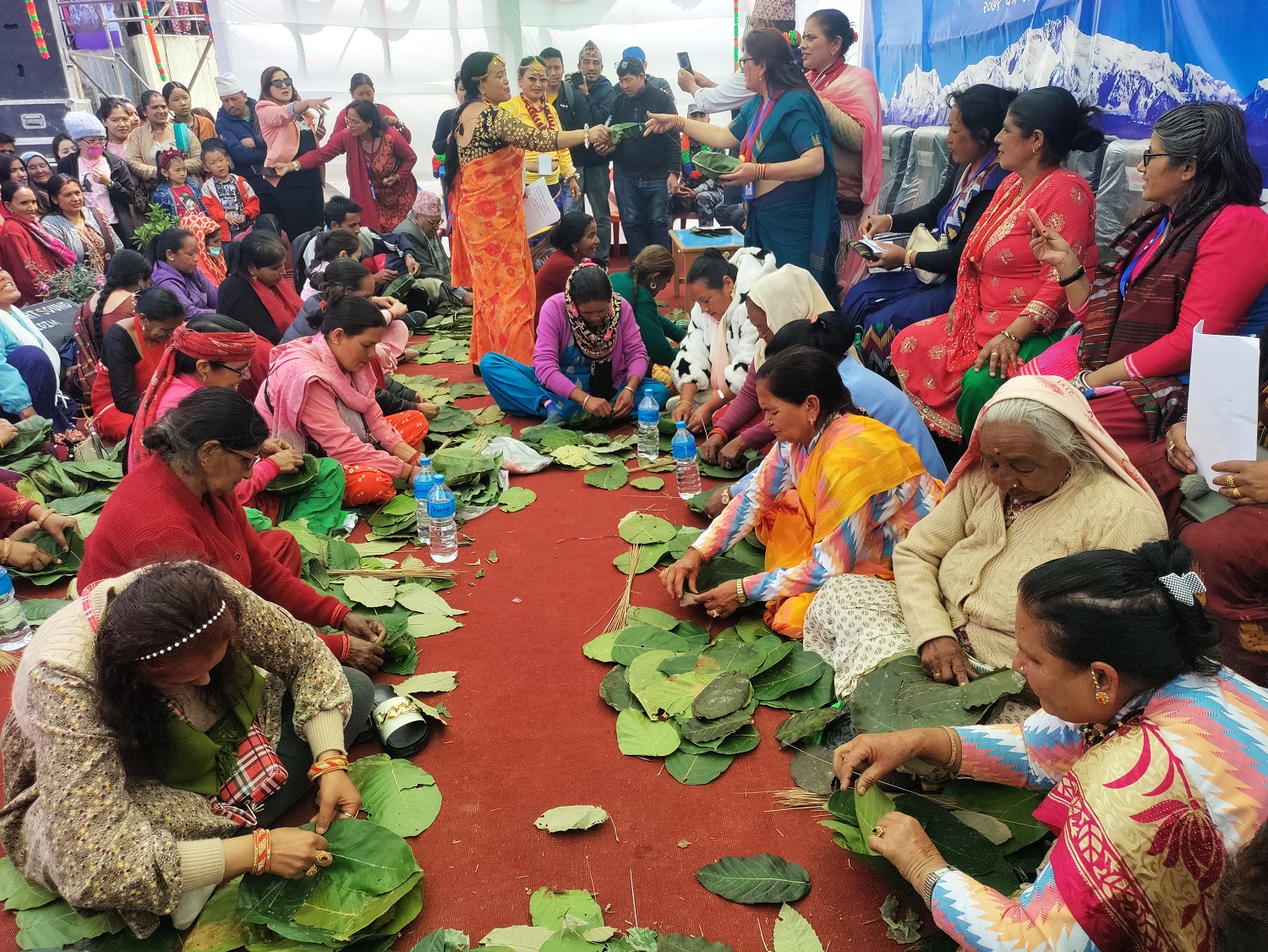 टपरी गाँस्ने प्रतिस्पर्धीसित विगतका सम्झना